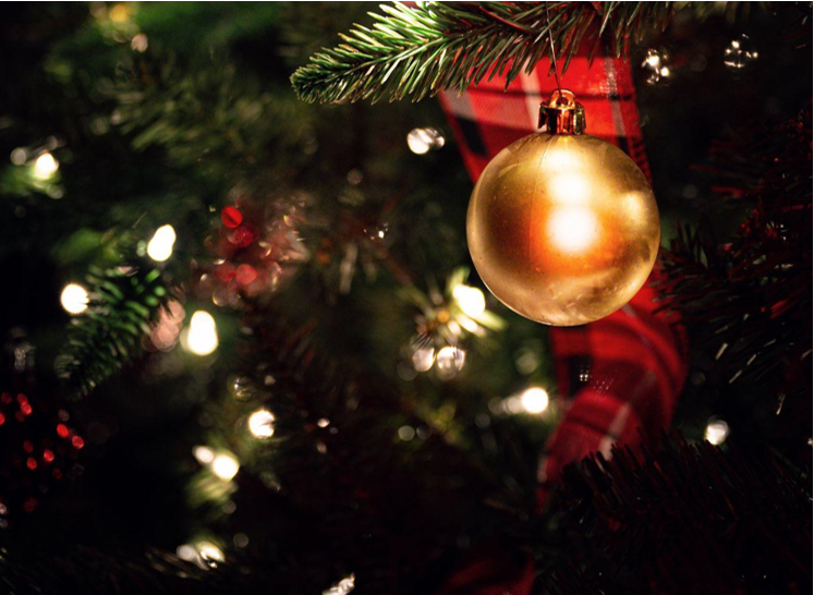 5 Reasons to Choose a Prelit Artificial Christmas Tree for Your Slim Holiday Decor Needs